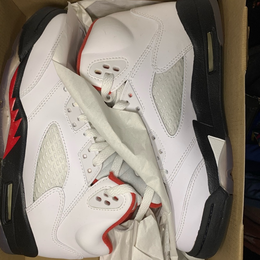 Retro 5’s Fire Red (2013)